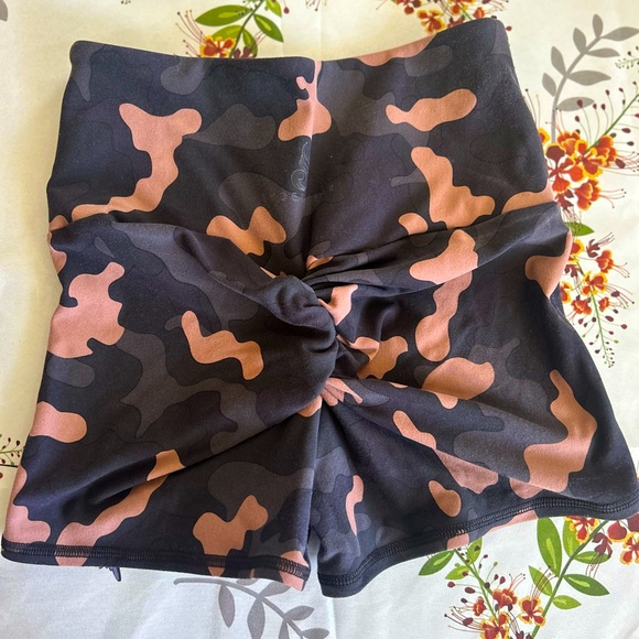 RYDERWEAR- ADAPT HIGH WAISTED SCRUNCH SHORTS X Small SZ - Picture 1 of 2